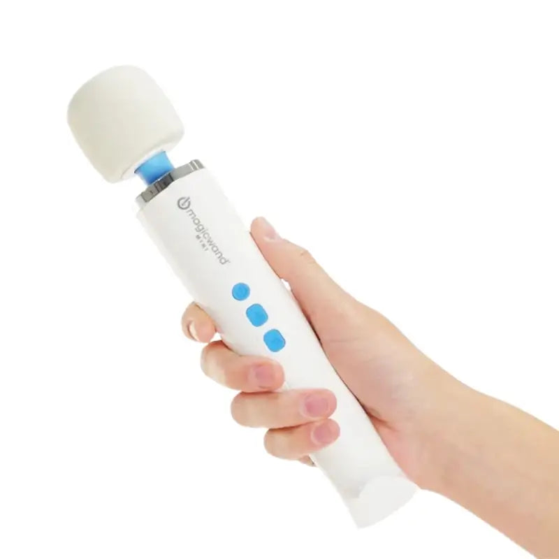 Magic Wand Mini in een hand, compacte draadloze wand met drie blauwe bedieningsknoppen