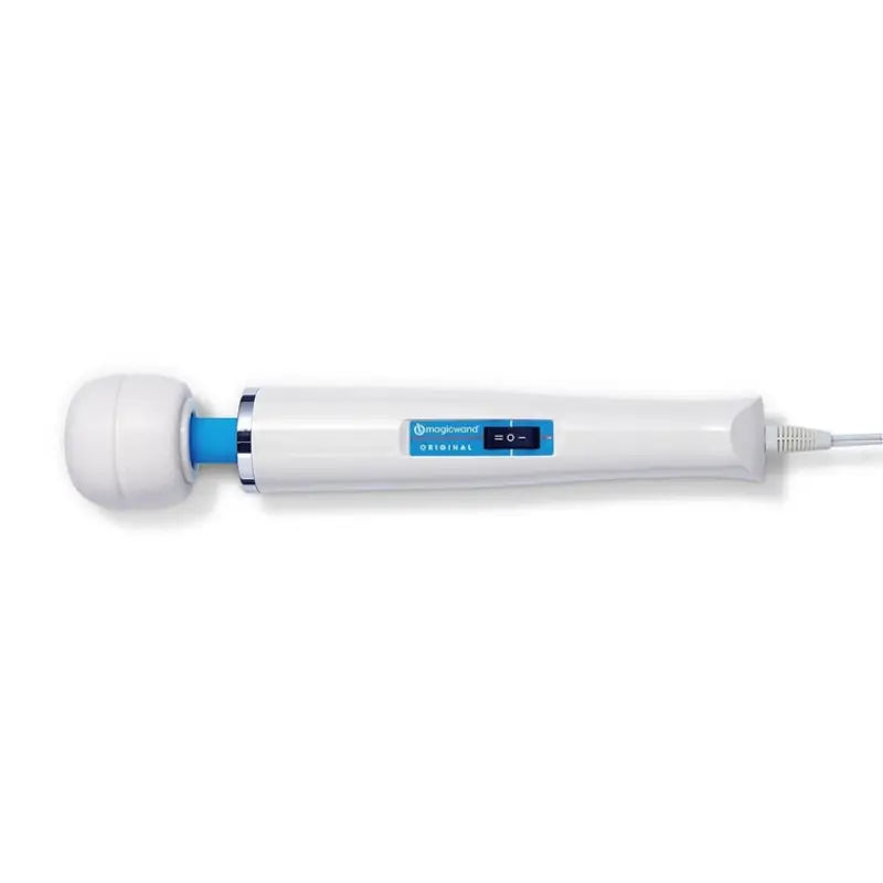 Magic Wand Original (HV-260) massagestaaf in de hand, met de schakelaar met twee standen